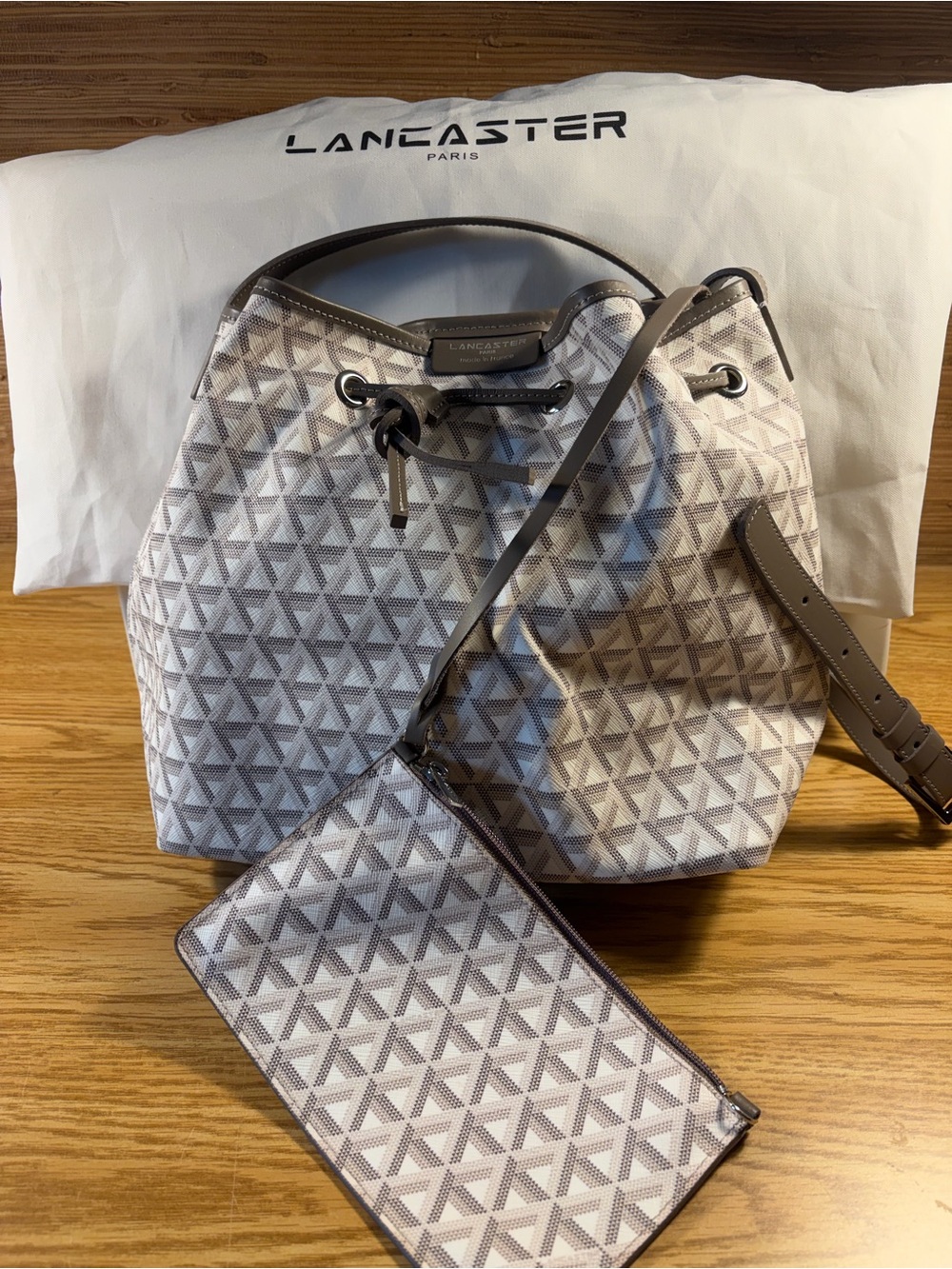Lancaster White/Taupe Bucket Bag